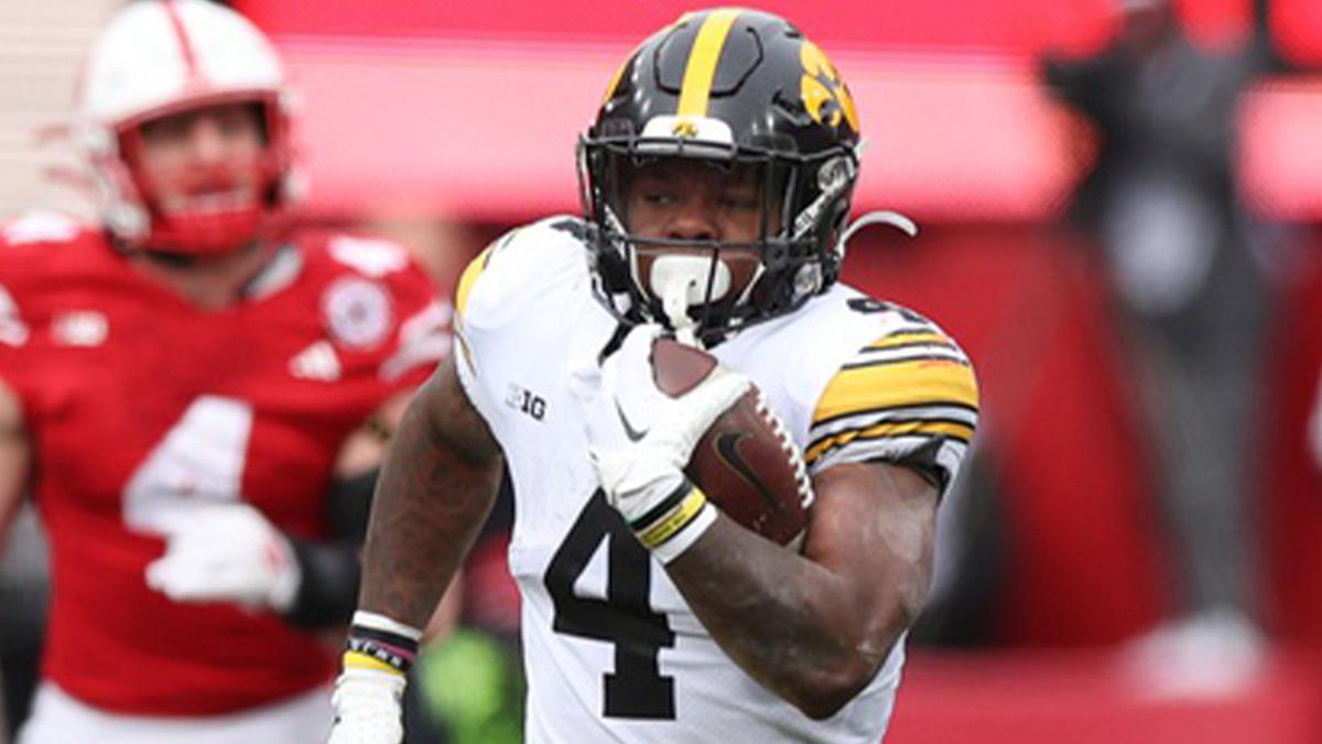 Iowa Hawkeyes running back Leshon Williams (4) runs the football against the Nebraska Cornhuskers at Memorial Stadium.