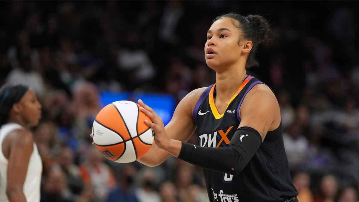 Phoenix Mercury forward Satou Sabally (0) shoots against the Las Vegas Aces in the second half at Footprint Center.