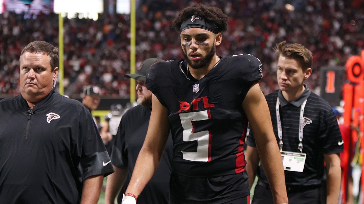 Atlanta Falcons wide receiver Drake London (5) walks off the field after their loss against the Tampa Bay Buccaneers at Mercedes-Benz Stadium.