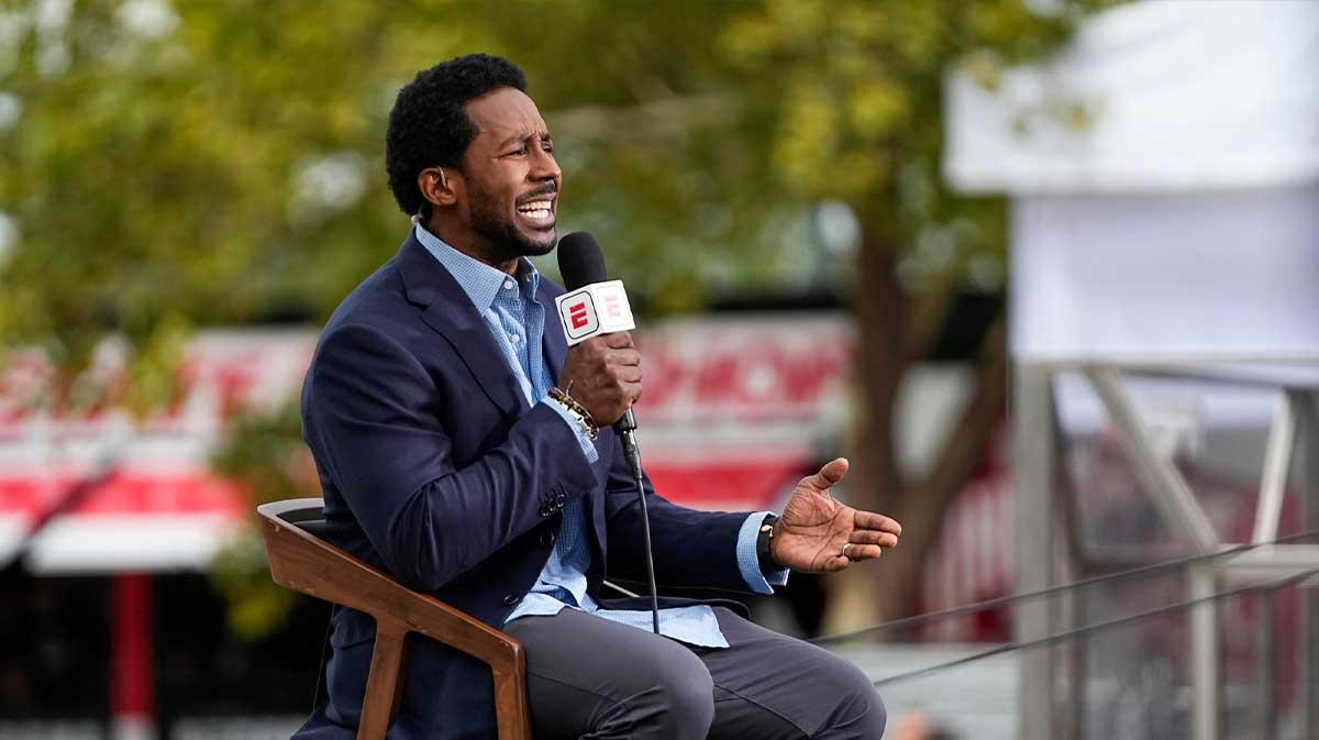ESPN personality Desmond Howard speaks on camera on the GameDay set prior to the matchup between the Ohio State Buckeyes and the Texas Longhorns.