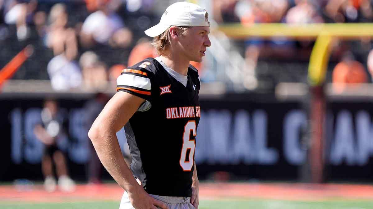 Oklahoma State Cowboys quarterback Zane Flores (6) watched during a college football game between the Oklahoma State Cowboys (OSU) and the Houston Cougars.