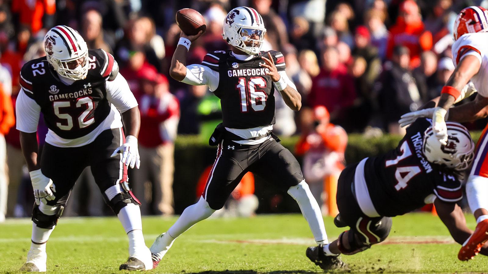 South Carolina Gamecocks quarterback Lanorris Sellers (16) passes against the Clemson Tigers in the third quarter at Williams-Brice Stadium.