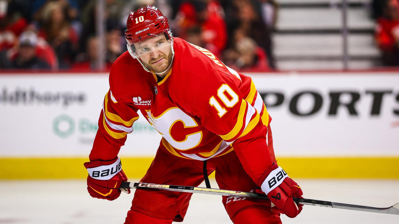 Calgary Flames left wing Jonathan Huberdeau (10) against the Washington Capitals during the second period at Scotiabank Saddledome
