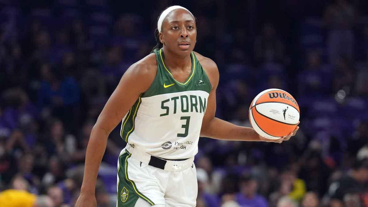 Seattle Storm forward Nneka Ogwumike (3) dribbles against the Phoenix Mercury during the first half at Footprint Center.